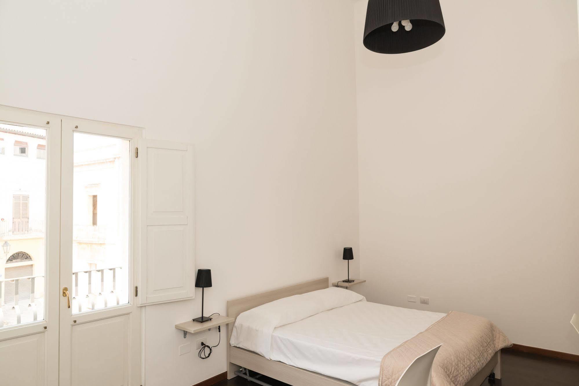 Gatto Bianco La Dimora Storica Bed & Breakfast เลชเช ภายนอก รูปภาพ